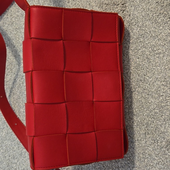 BOTTEGA VENETA Intrecciato Cassette Crossbody Bag Bright Red - Picture 5 of 14